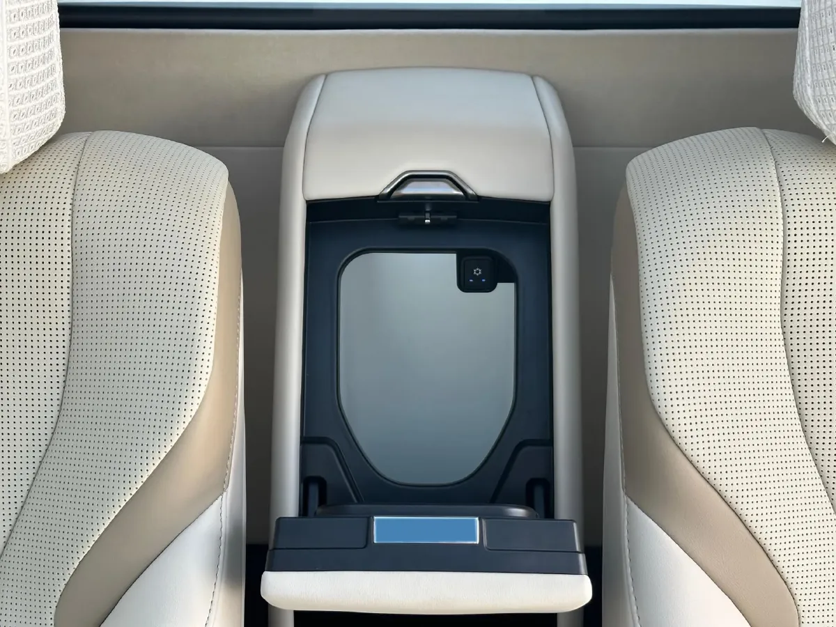 2024 Century Century 3.5L 262HP V6 E-CVT PHEV 18.1KWH,autocango,china used car exporter,china ev exporter,chinese used car exporter,chinese used ev exporter