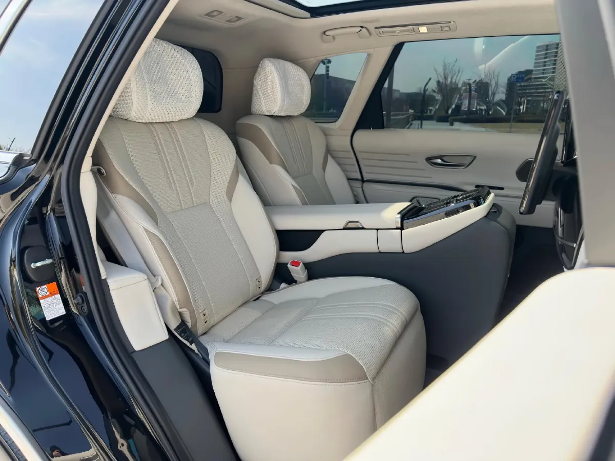 2024 Century Century 3.5L 262HP V6 E-CVT PHEV 18.1KWH,autocango,china used car exporter,china ev exporter,chinese used car exporter,chinese used ev exporter