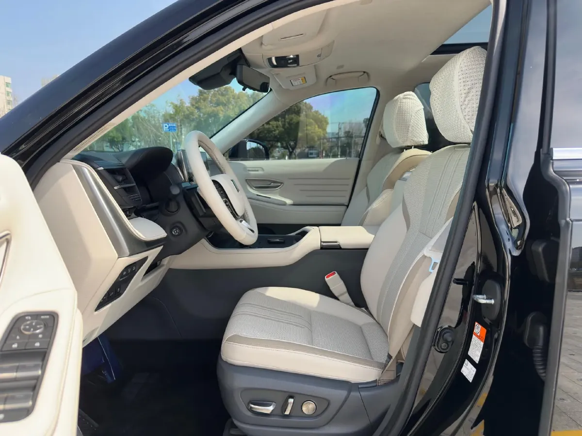 2024 Century Century 3.5L 262HP V6 E-CVT PHEV 18.1KWH,autocango,china used car exporter,china ev exporter,chinese used car exporter,chinese used ev exporter