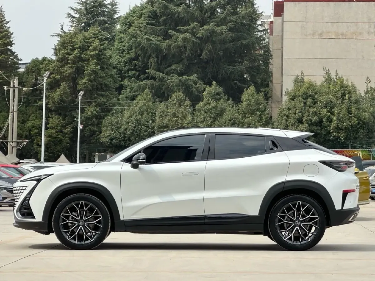 2022 ChangAn UNI-T 1.5T 188HP L4 7DCT,autocango,china used car exporter,china ev exporter,chinese used car exporter,chinese used ev exporter