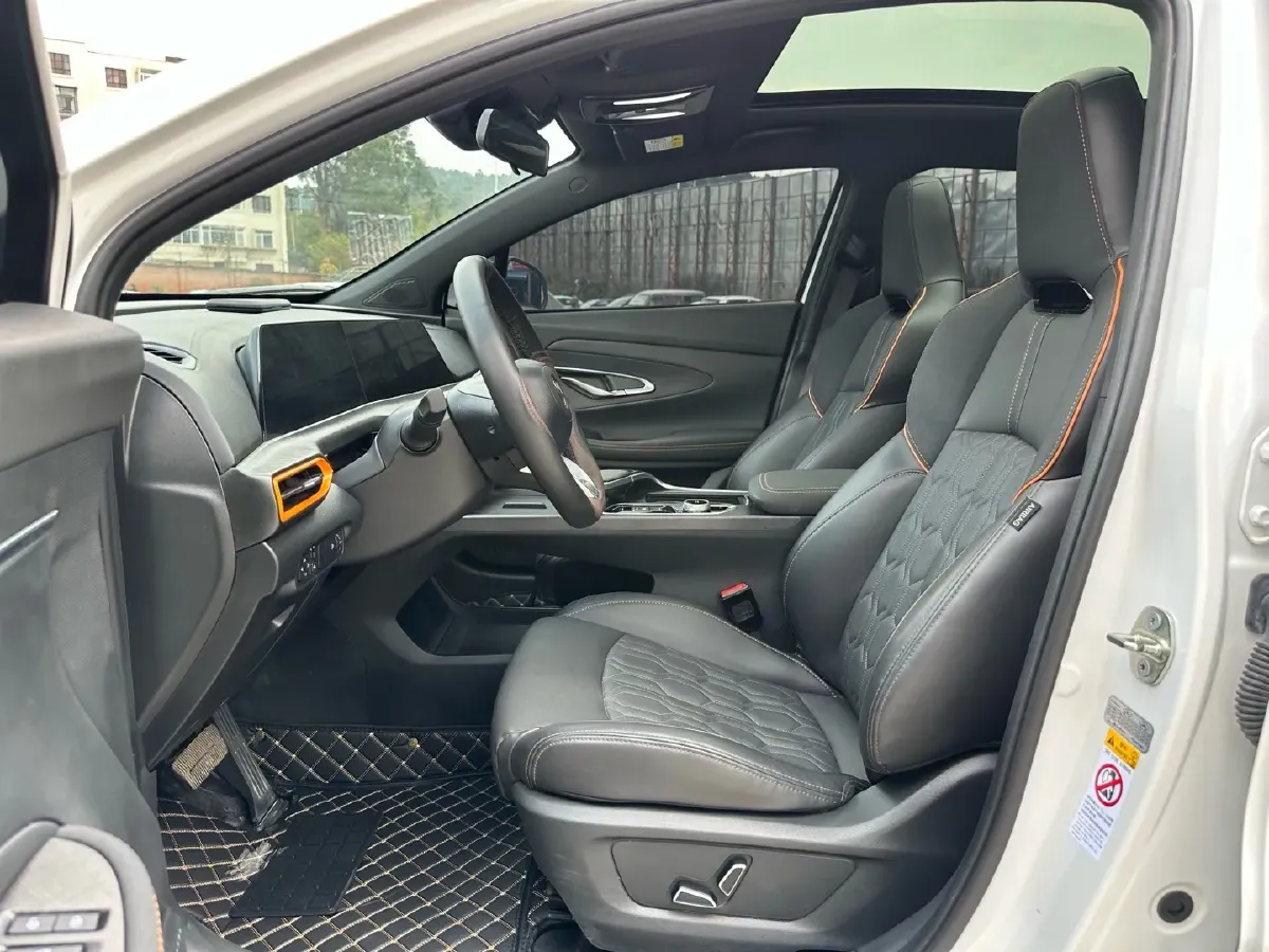 2022 ChangAn UNI-T 1.5T 188HP L4 7DCT,autocango,china used car exporter,china ev exporter,chinese used car exporter,chinese used ev exporter