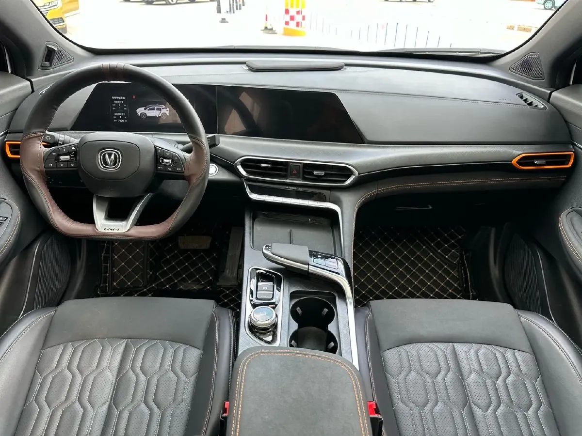 2022 ChangAn UNI-T 1.5T 188HP L4 7DCT,autocango,china used car exporter,china ev exporter,chinese used car exporter,chinese used ev exporter