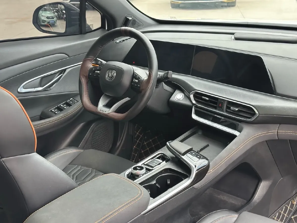 2022 ChangAn UNI-T 1.5T 188HP L4 7DCT,autocango,china used car exporter,china ev exporter,chinese used car exporter,chinese used ev exporter