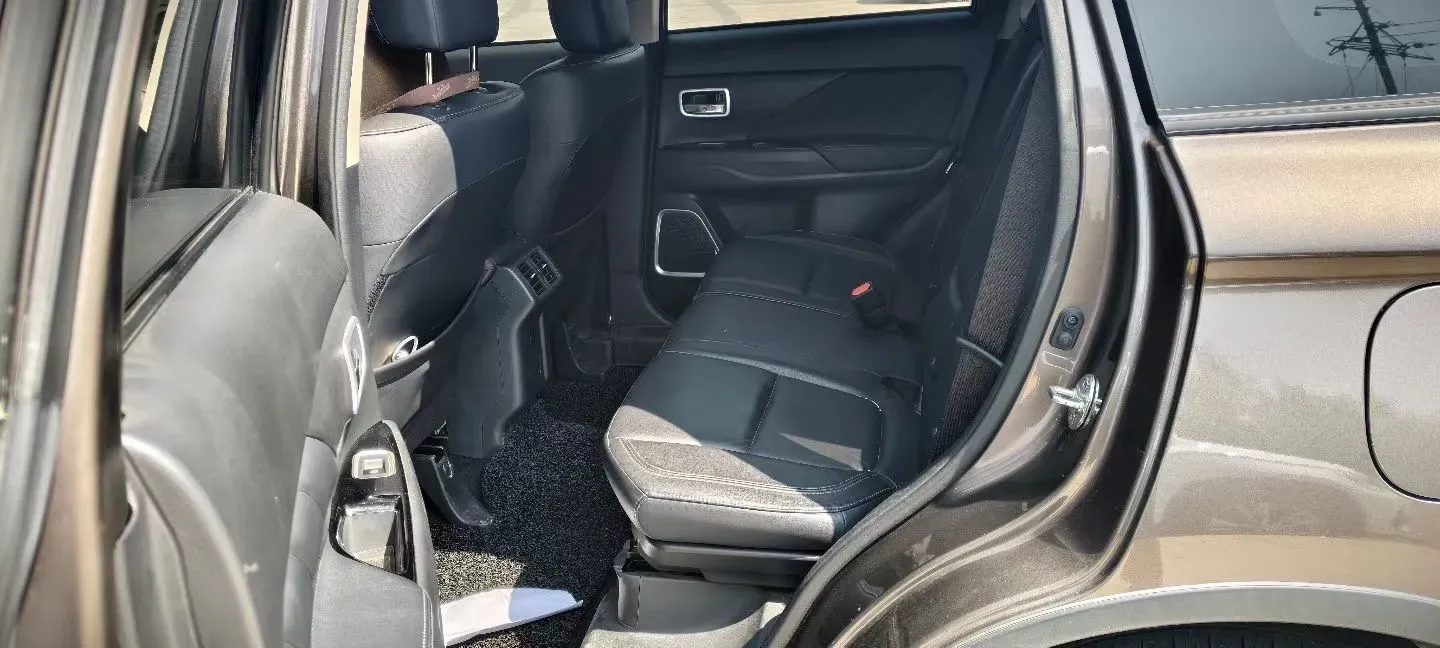 2019 Mitsubishi Outlander 2.0L 166HP L4 CVT,autocango,china used car exporter,china ev exporter,chinese used car exporter,chinese used ev exporter