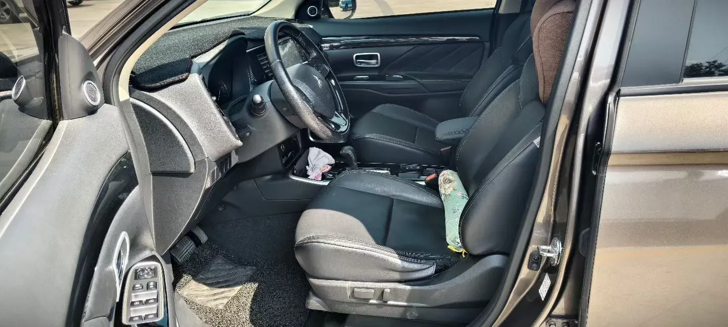 2019 Mitsubishi Outlander 2.0L 166HP L4 CVT,autocango,china used car exporter,china ev exporter,chinese used car exporter,chinese used ev exporter