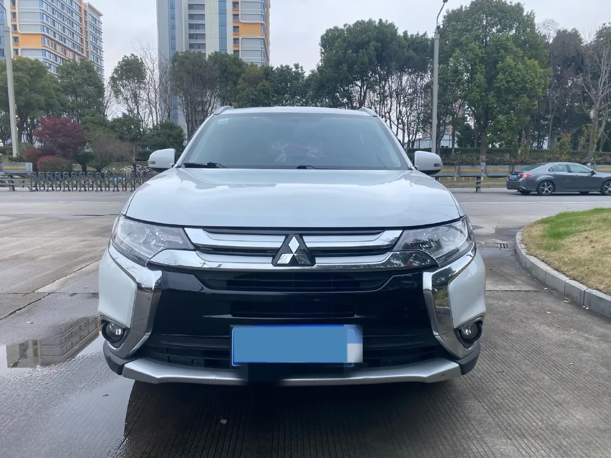 2018 Mitsubishi Outlander 2.0L 166HP L4 CVT,autocango,china used car exporter,china ev exporter,chinese used car exporter,chinese used ev exporter