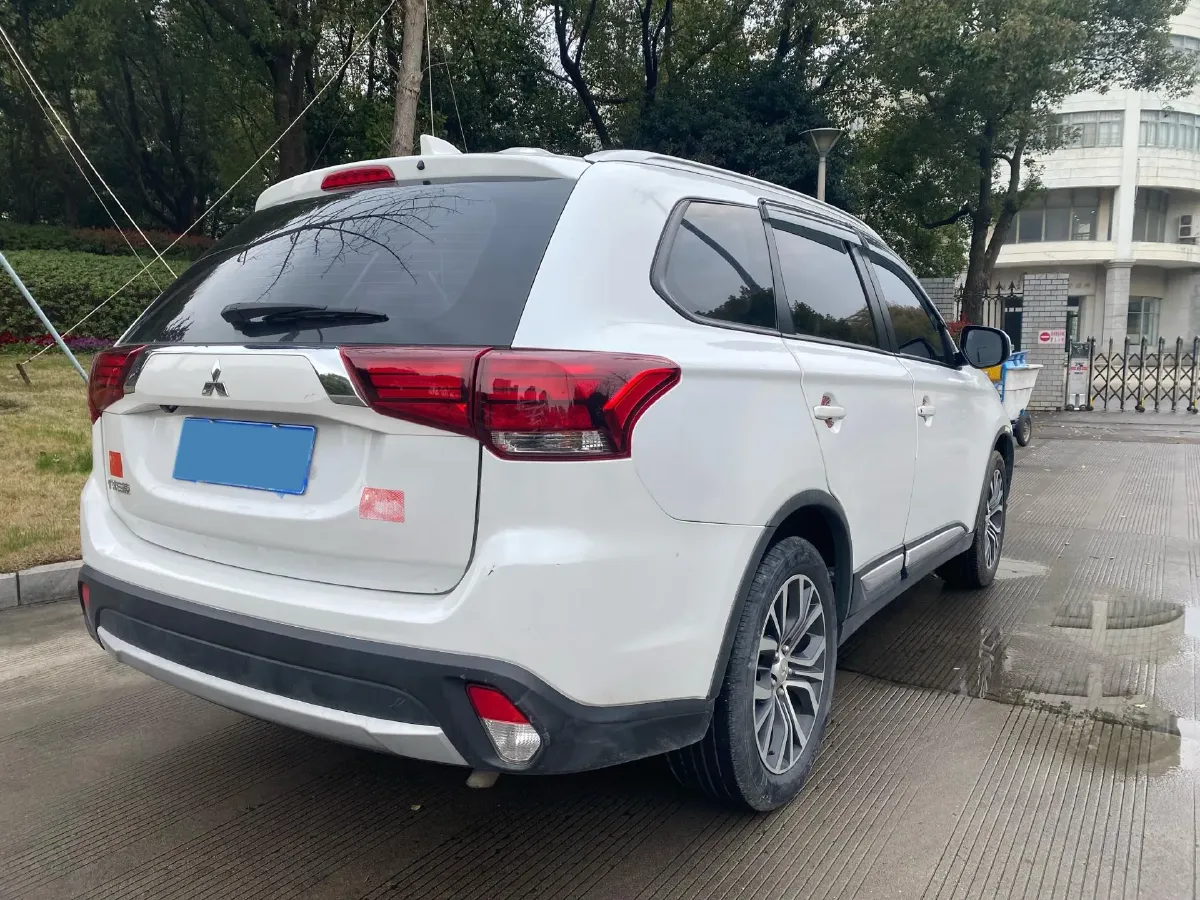 2018 Mitsubishi Outlander 2.0L 166HP L4 CVT,autocango,china used car exporter,china ev exporter,chinese used car exporter,chinese used ev exporter