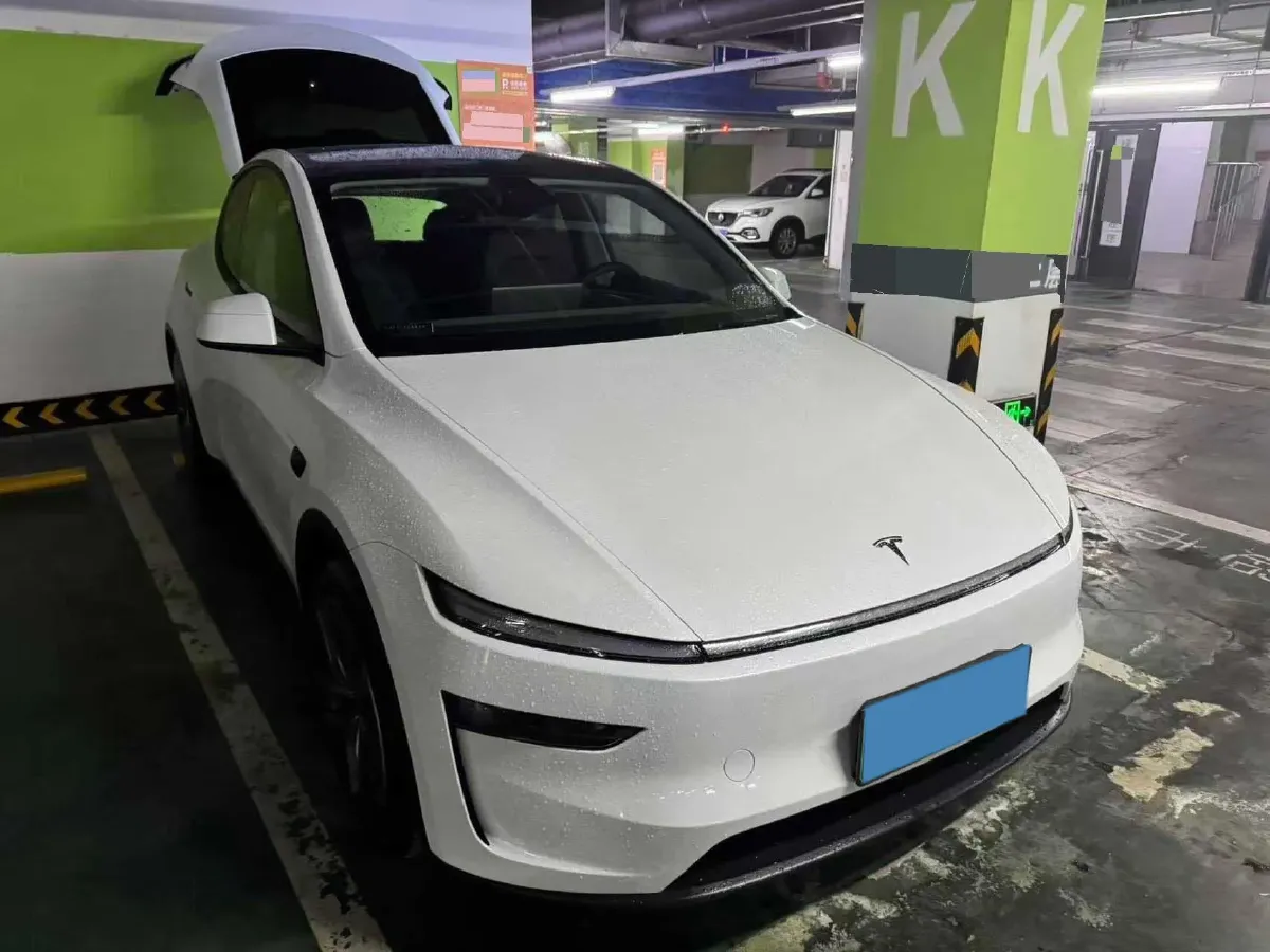 2025 Tesla Model Y BEV 62.5KWH,autocango,china used car exporter,china ev exporter,chinese used car exporter,chinese used ev exporter
