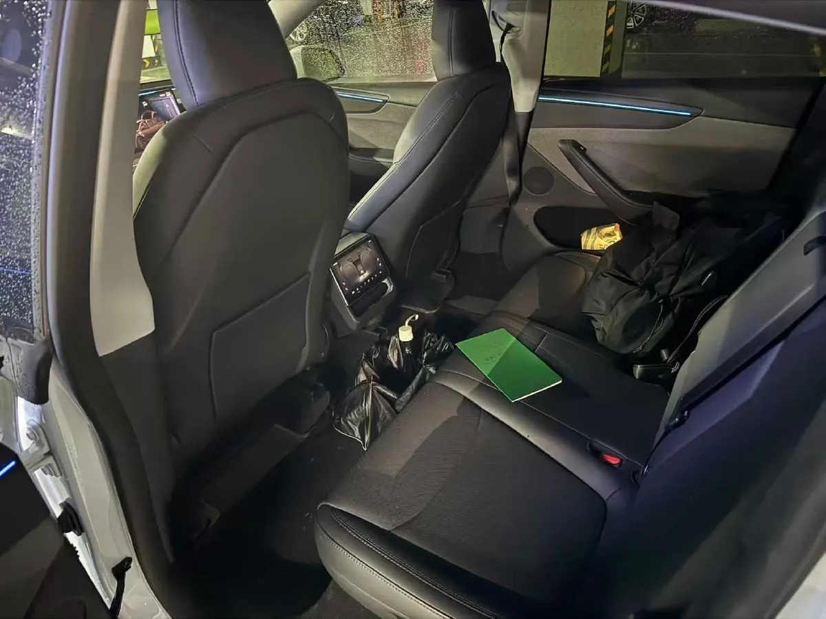 2025 Tesla Model Y BEV 62.5KWH,autocango,china used car exporter,china ev exporter,chinese used car exporter,chinese used ev exporter