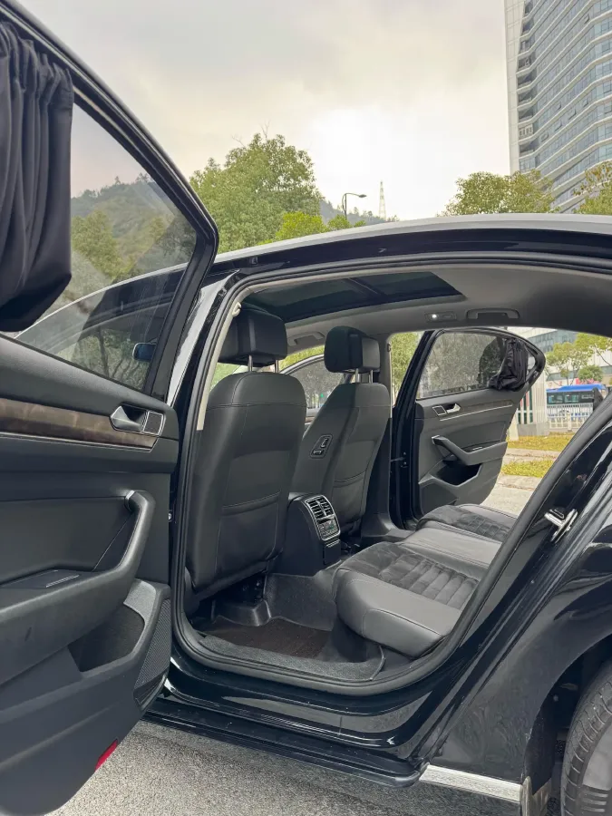 2018 Volkswagen Magotan 1.8T 180HP L4 7DCT,autocango,china used car exporter,china ev exporter,chinese used car exporter,chinese used ev exporter