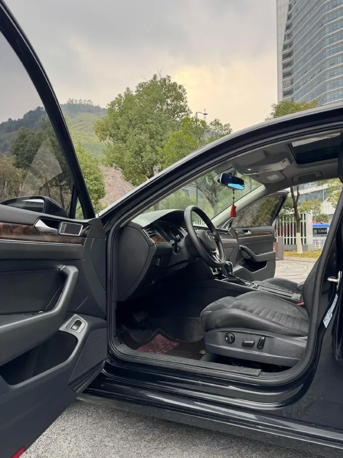 2018 Volkswagen Magotan 1.8T 180HP L4 7DCT,autocango,china used car exporter,china ev exporter,chinese used car exporter,chinese used ev exporter