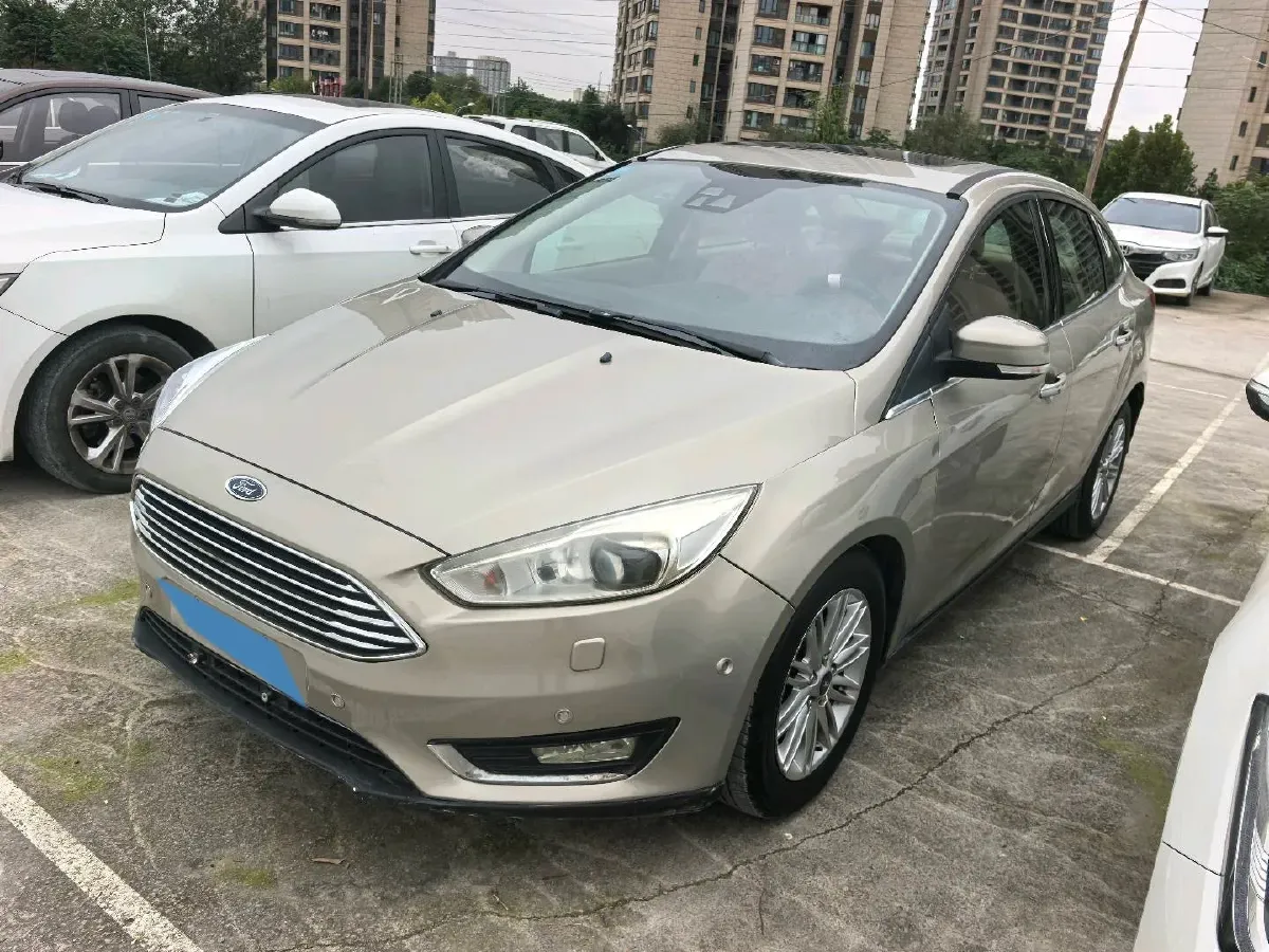 2015 Ford Focus 1.5T 181HP L4 6AT,autocango,china used car exporter,china ev exporter,chinese used car exporter,chinese used ev exporter