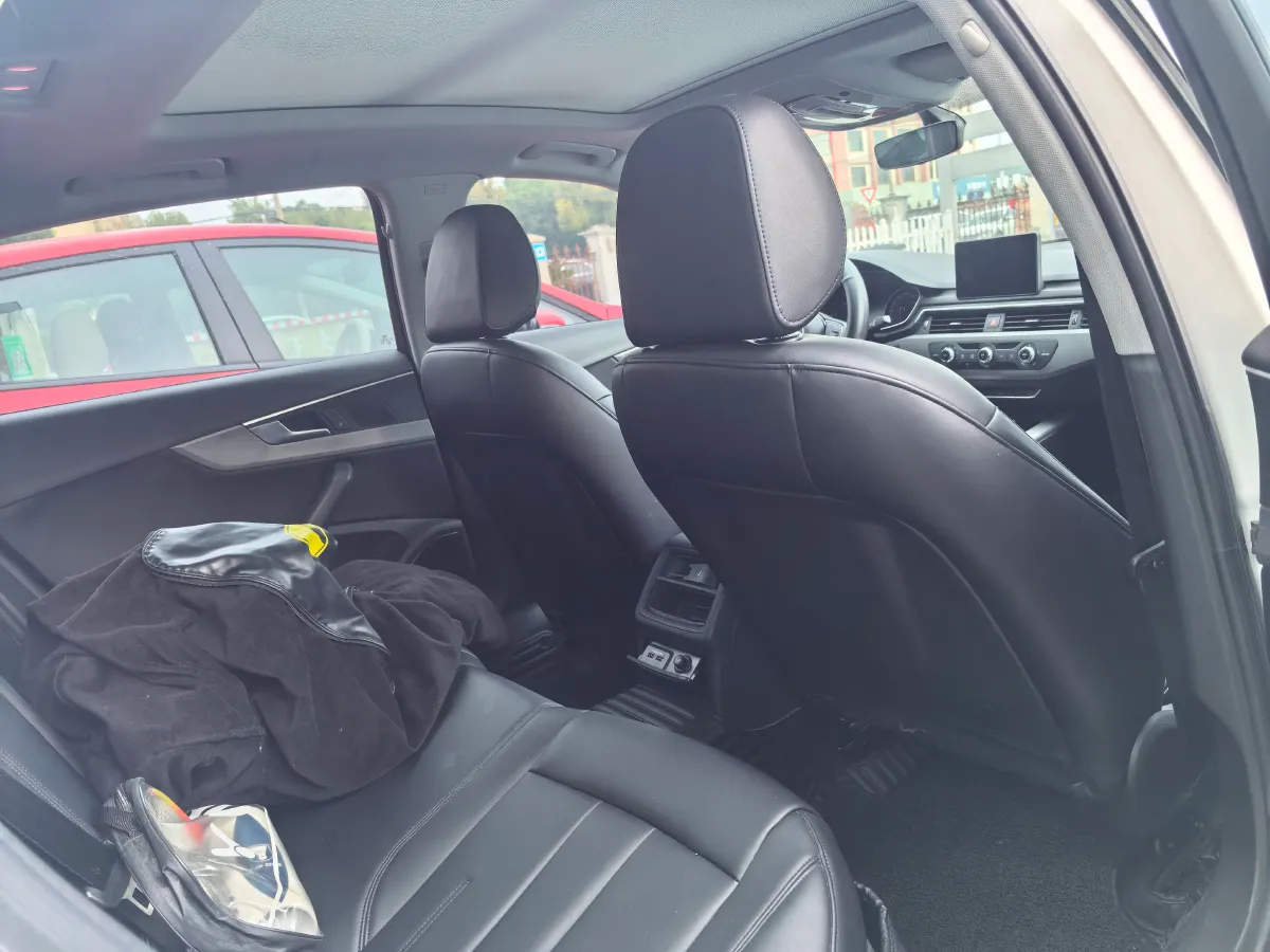 2019 Audi A4L 2.0T 190HP L4 7DCT,autocango,china used car exporter,china ev exporter,chinese used car exporter,chinese used ev exporter