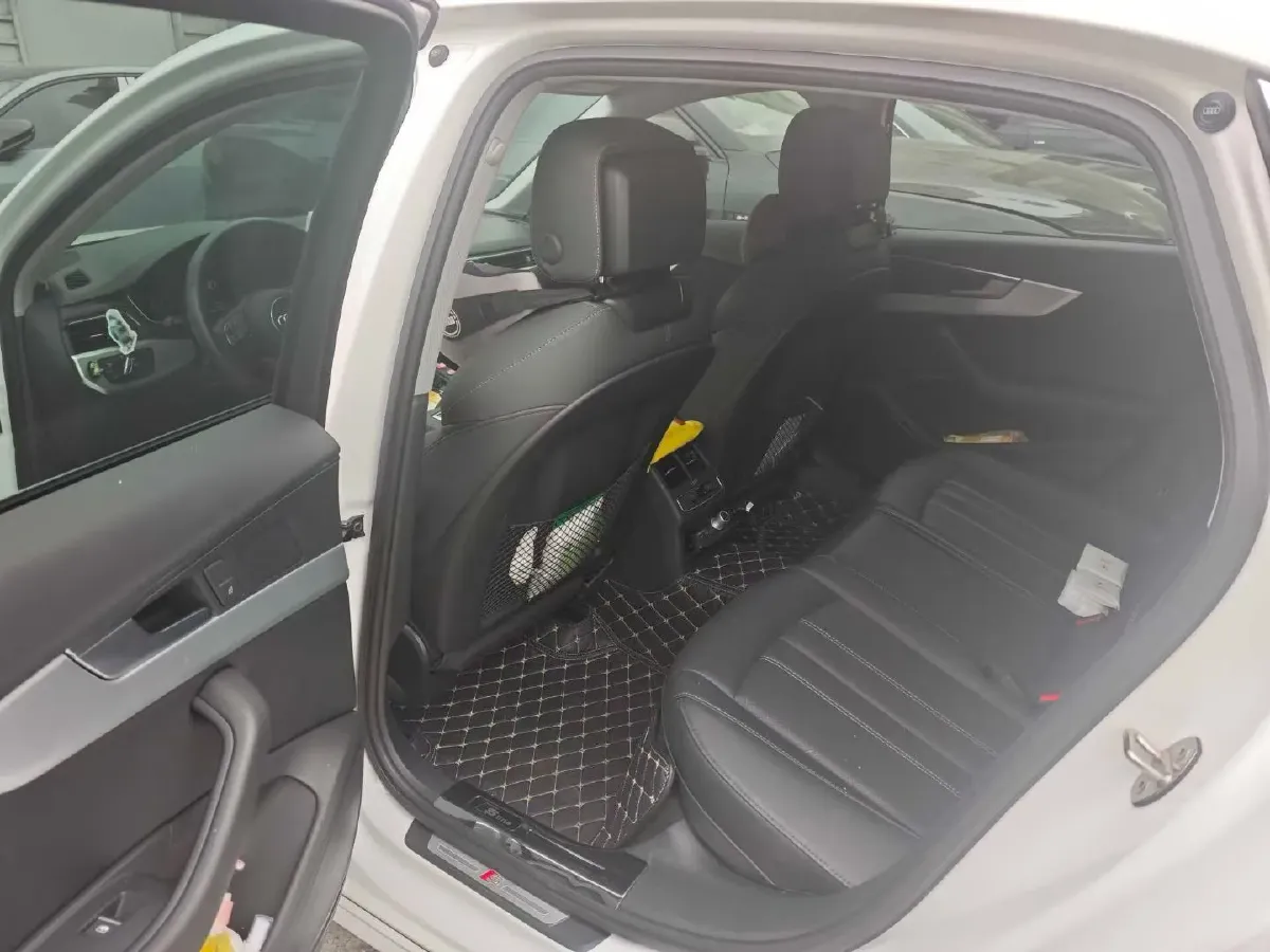 2020 Audi A4L 2.0T 190HP L4 7DCT,autocango,china used car exporter,china ev exporter,chinese used car exporter,chinese used ev exporter