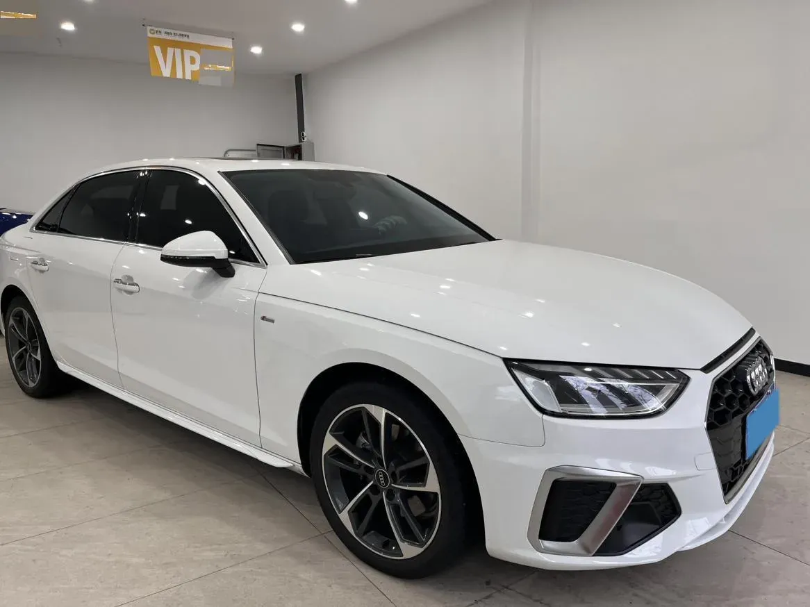2022 Audi A4L 2.0T 190HP L4 7DCT,autocango,china used car exporter,china ev exporter,chinese used car exporter,chinese used ev exporter