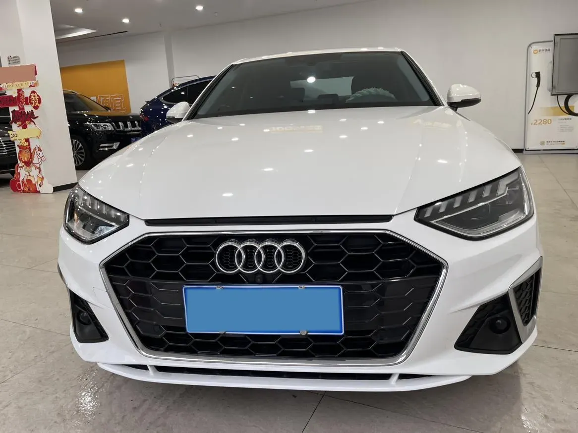 2022 Audi A4L 2.0T 190HP L4 7DCT,autocango,china used car exporter,china ev exporter,chinese used car exporter,chinese used ev exporter