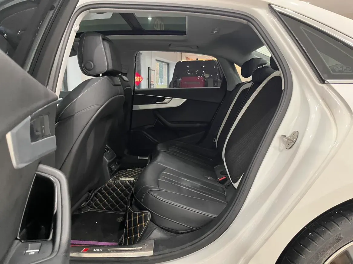 2022 Audi A4L 2.0T 190HP L4 7DCT,autocango,china used car exporter,china ev exporter,chinese used car exporter,chinese used ev exporter