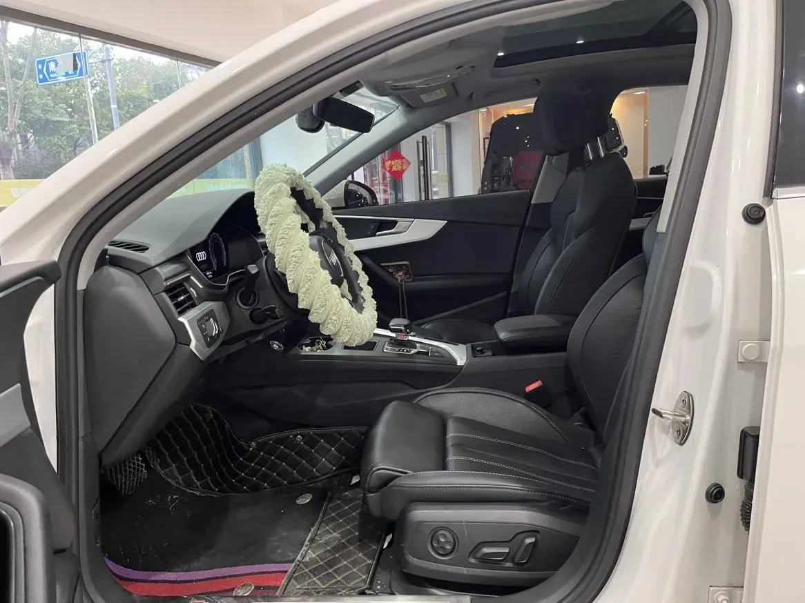 2022 Audi A4L 2.0T 190HP L4 7DCT,autocango,china used car exporter,china ev exporter,chinese used car exporter,chinese used ev exporter