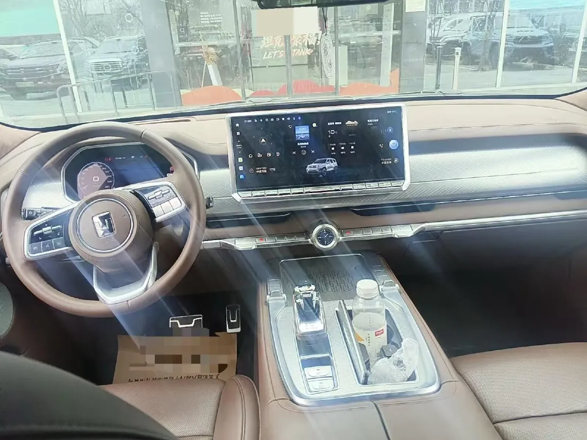 2024 Tank 700 3.0T 360HP V6 9AT PHEV 37.1KWH,autocango,china used car exporter,china ev exporter,chinese used car exporter,chinese used ev exporter