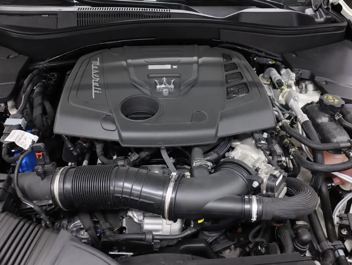 2022 Maserati Levante 2.0T 330HP L4 8AT,autocango,china used car exporter,china ev exporter,chinese used car exporter,chinese used ev exporter