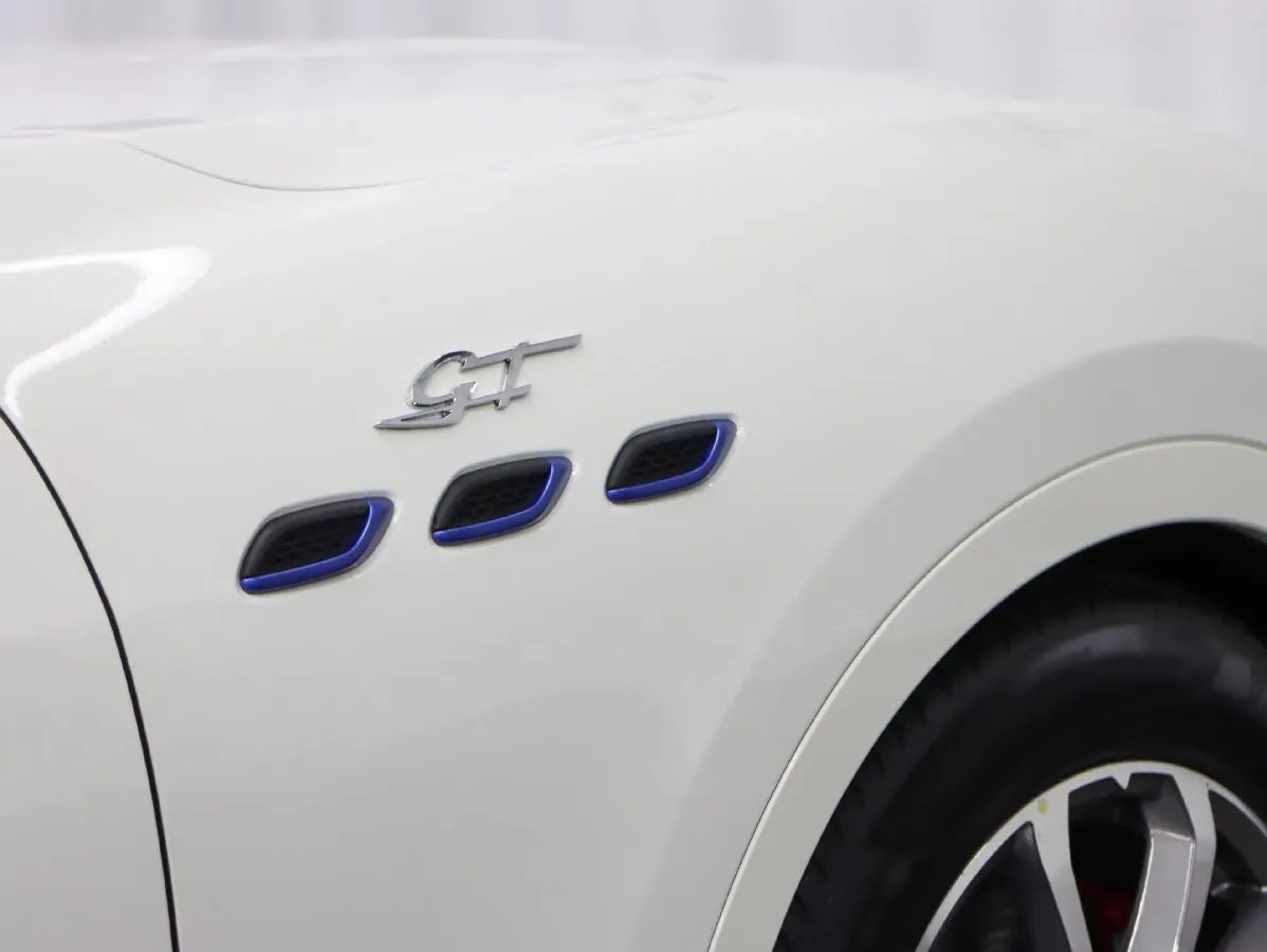 2022 Maserati Levante 2.0T 330HP L4 8AT,autocango,china used car exporter,china ev exporter,chinese used car exporter,chinese used ev exporter