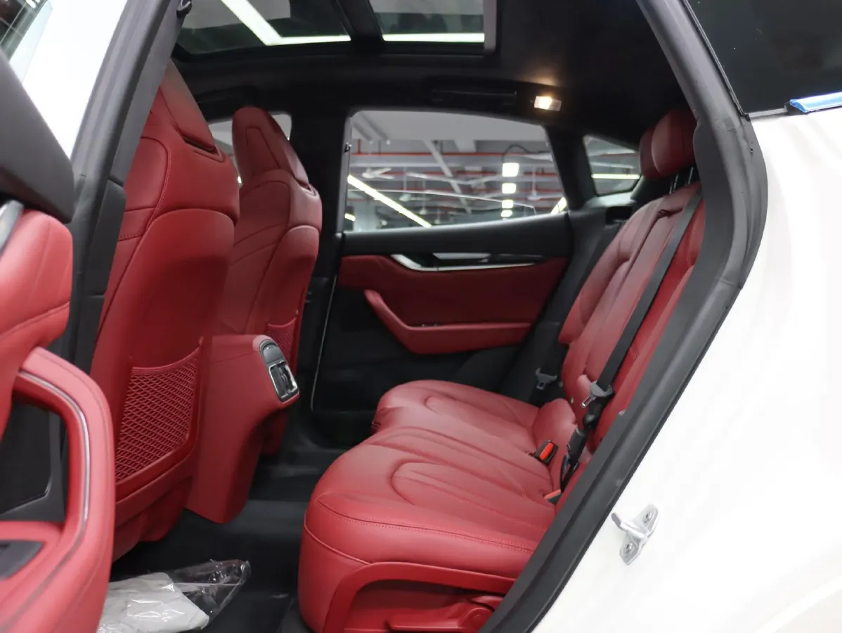 2022 Maserati Levante 2.0T 330HP L4 8AT,autocango,china used car exporter,china ev exporter,chinese used car exporter,chinese used ev exporter