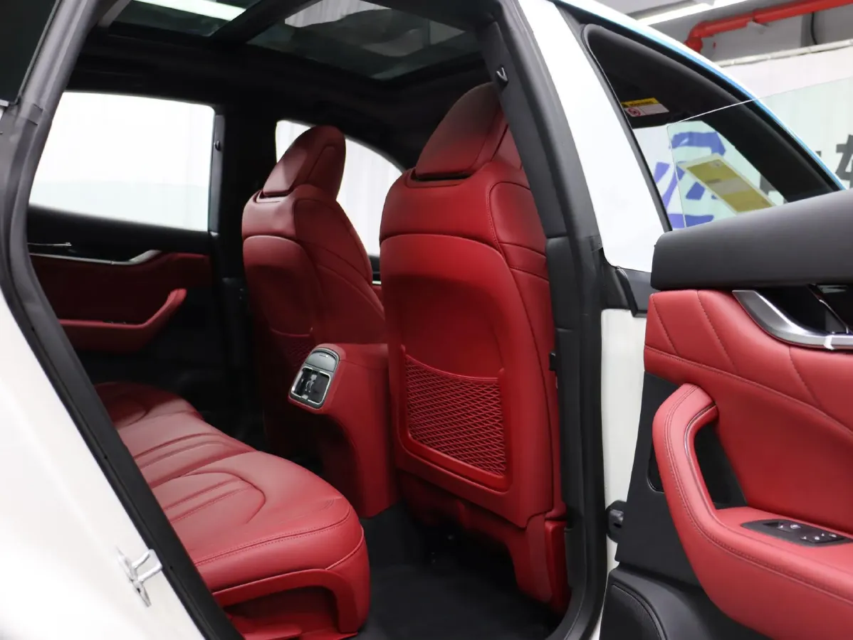 2022 Maserati Levante 2.0T 330HP L4 8AT,autocango,china used car exporter,china ev exporter,chinese used car exporter,chinese used ev exporter