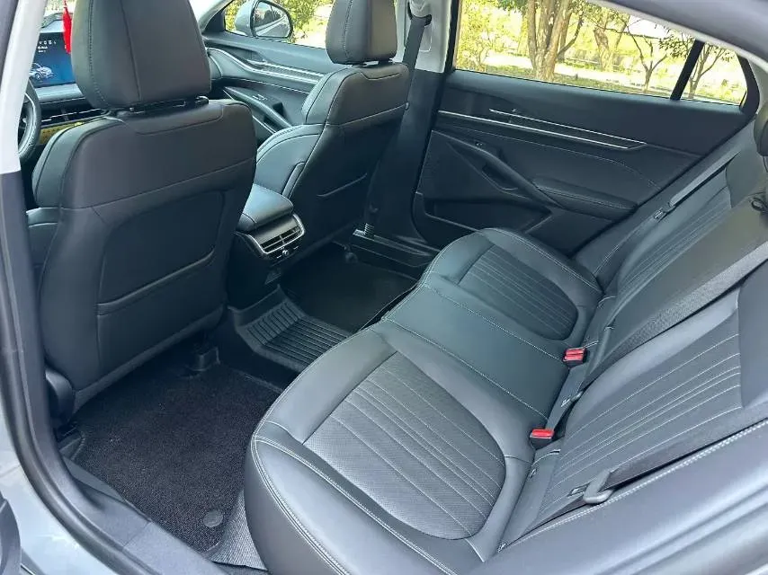 2025 Ford Mondeo 2.0T 254HP L4 8AT,autocango,china used car exporter,china ev exporter,chinese used car exporter,chinese used ev exporter