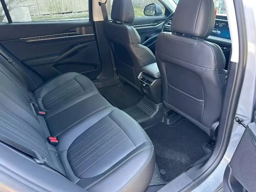 2025 Ford Mondeo 2.0T 254HP L4 8AT,autocango,china used car exporter,china ev exporter,chinese used car exporter,chinese used ev exporter