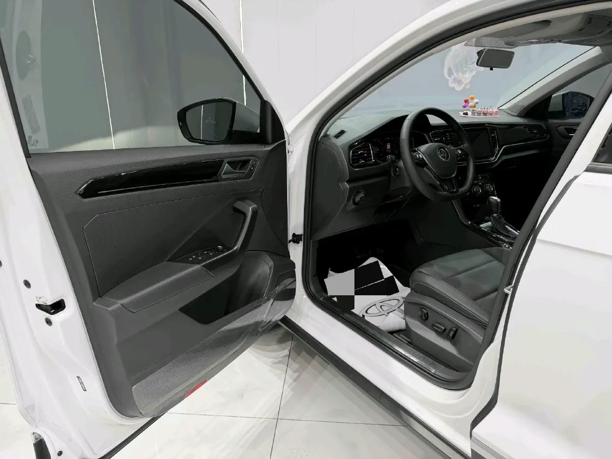 2022 Volkswagen T-Roc 1.4T 150HP L4 7DCT,autocango,china used car exporter,china ev exporter,chinese used car exporter,chinese used ev exporter