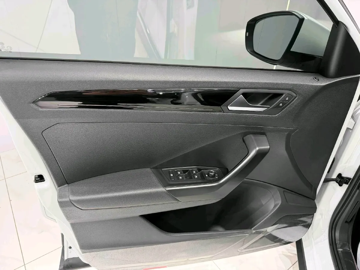 2022 Volkswagen T-Roc 1.4T 150HP L4 7DCT,autocango,china used car exporter,china ev exporter,chinese used car exporter,chinese used ev exporter