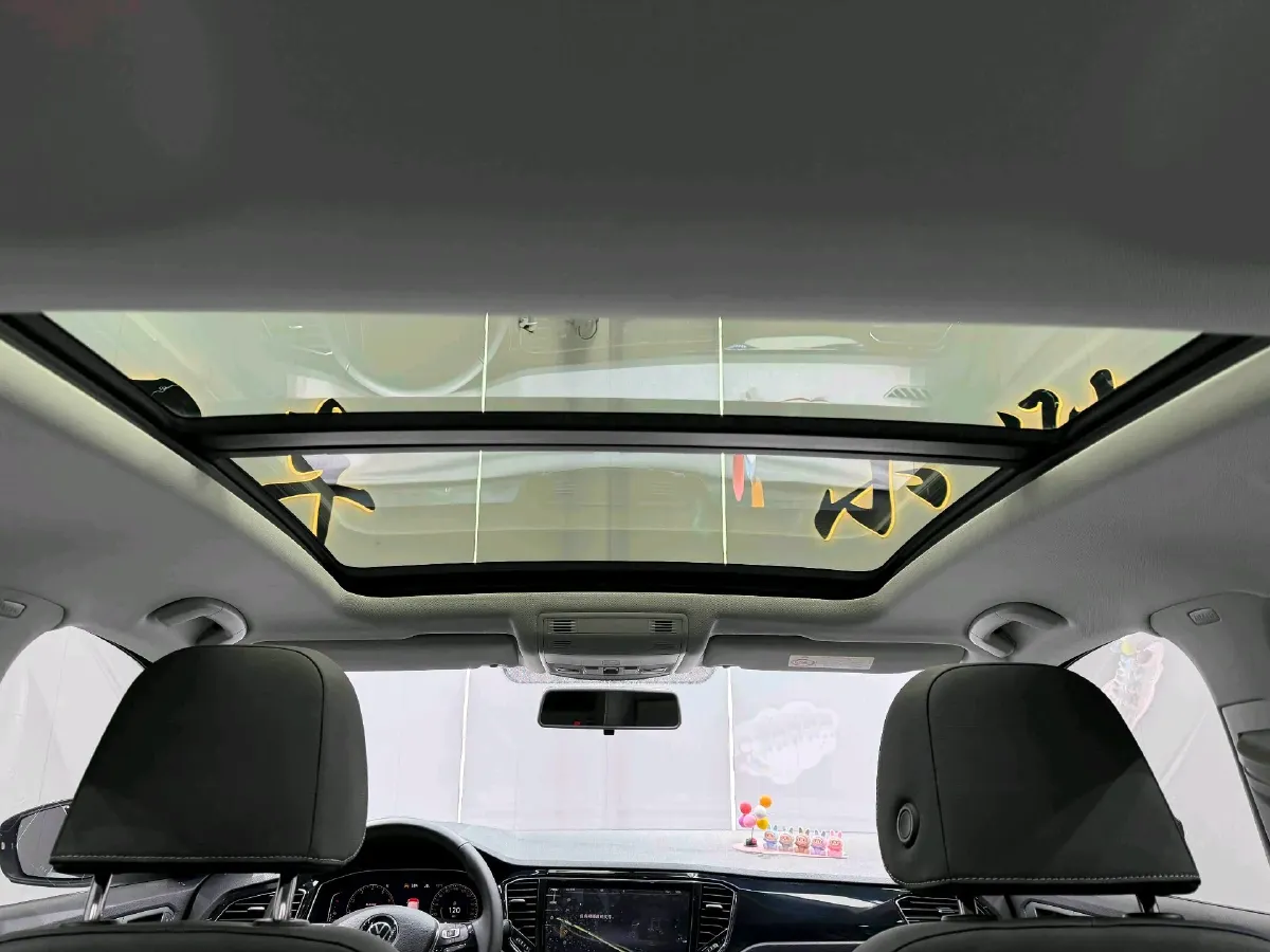 2022 Volkswagen T-Roc 1.4T 150HP L4 7DCT,autocango,china used car exporter,china ev exporter,chinese used car exporter,chinese used ev exporter