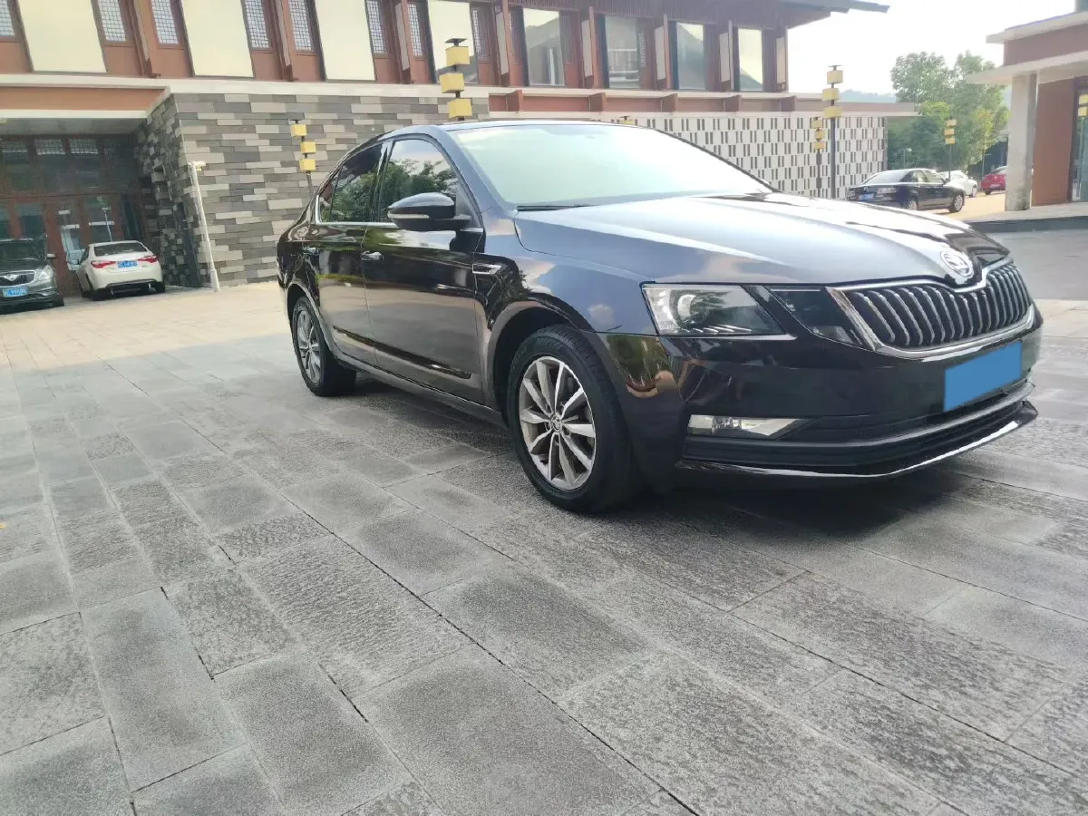 2018 Skoda Octavia 1.2T 116HP L4 7DCT,autocango,china used car exporter,china ev exporter,chinese used car exporter,chinese used ev exporter