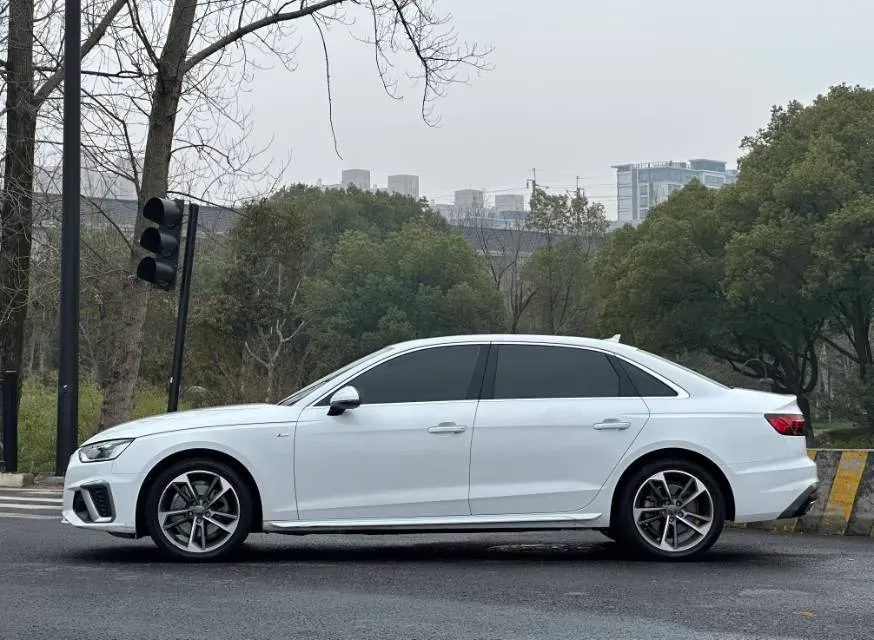 2020 Audi A4L 2.0T 190HP L4 7DCT,autocango,china used car exporter,china ev exporter,chinese used car exporter,chinese used ev exporter