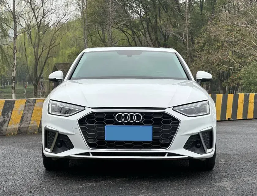 2020 Audi A4L 2.0T 190HP L4 7DCT,autocango,china used car exporter,china ev exporter,chinese used car exporter,chinese used ev exporter