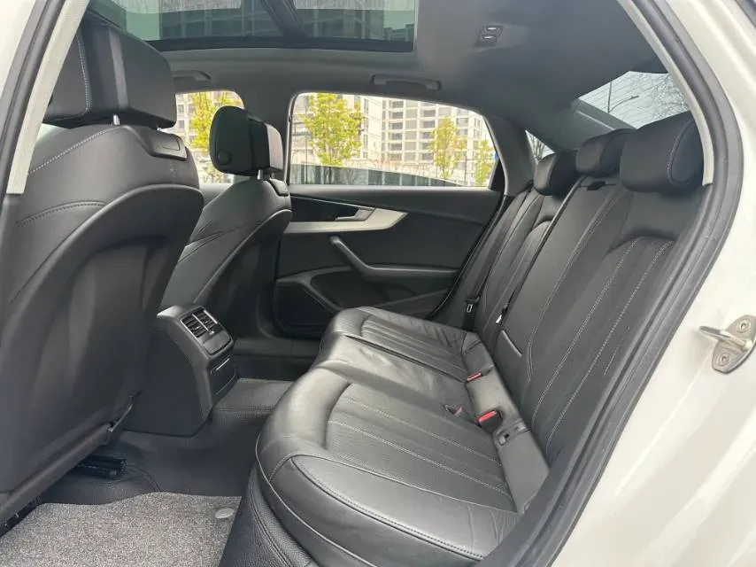 2020 Audi A4L 2.0T 190HP L4 7DCT,autocango,china used car exporter,china ev exporter,chinese used car exporter,chinese used ev exporter