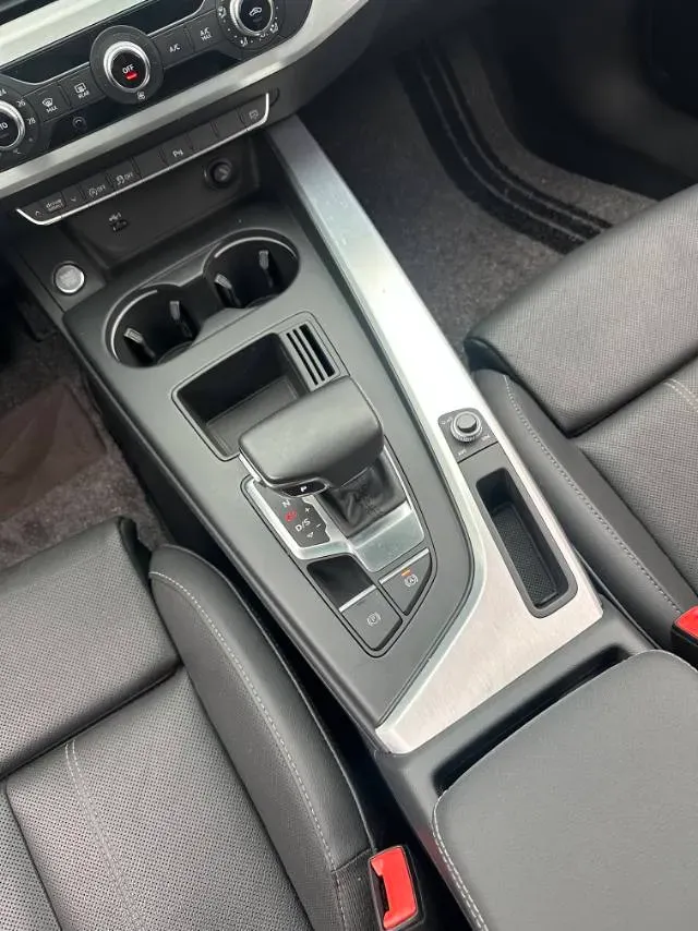 2020 Audi A4L 2.0T 190HP L4 7DCT,autocango,china used car exporter,china ev exporter,chinese used car exporter,chinese used ev exporter