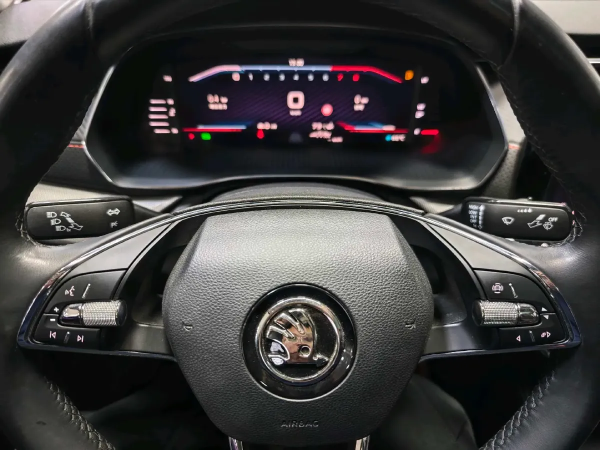 2021 Skoda Octavia 1.4T 150HP L4 7DCT,autocango,china used car exporter,china ev exporter,chinese used car exporter,chinese used ev exporter