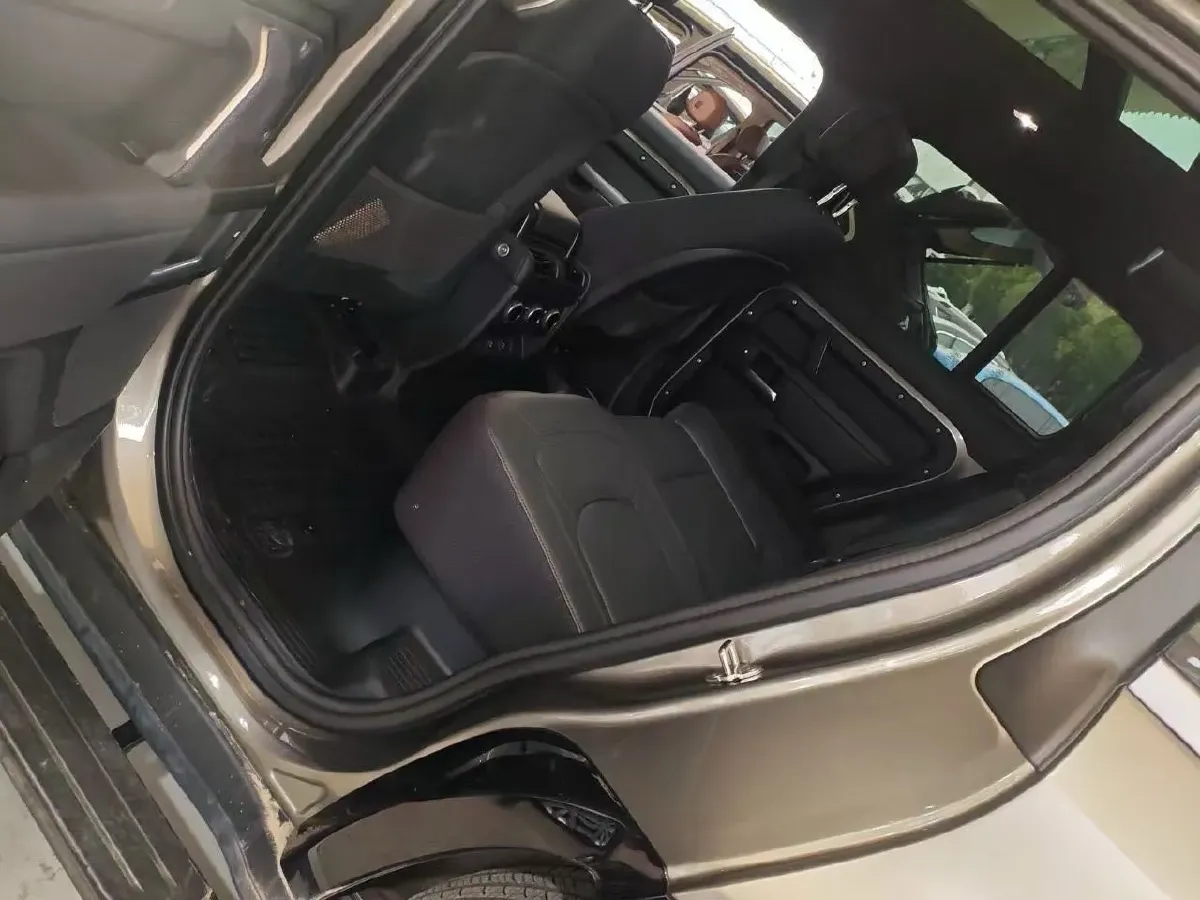 2024 Land Rover Defender 3.0T 400HP L6 8AT,autocango,china used car exporter,china ev exporter,chinese used car exporter,chinese used ev exporter