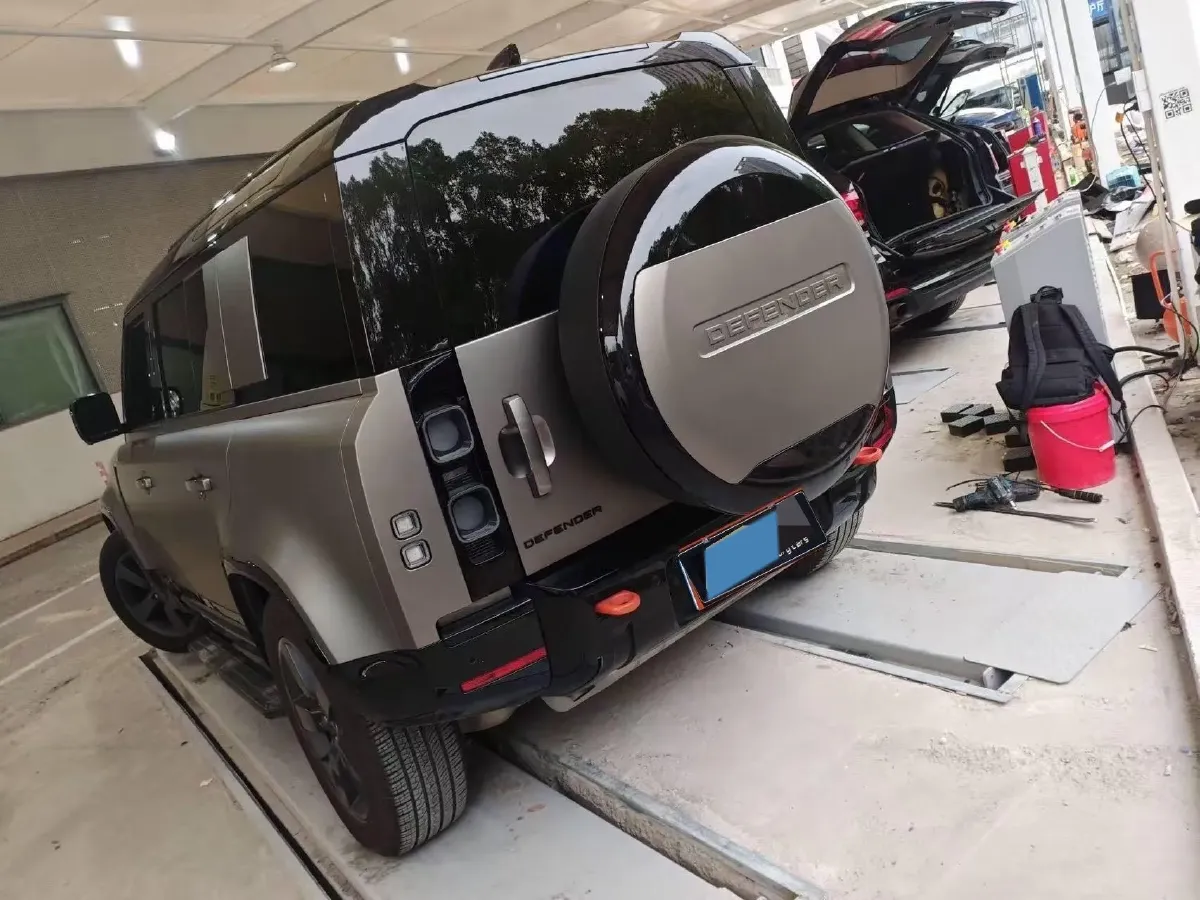 2024 Land Rover Defender 3.0T 400HP L6 8AT,autocango,china used car exporter,china ev exporter,chinese used car exporter,chinese used ev exporter