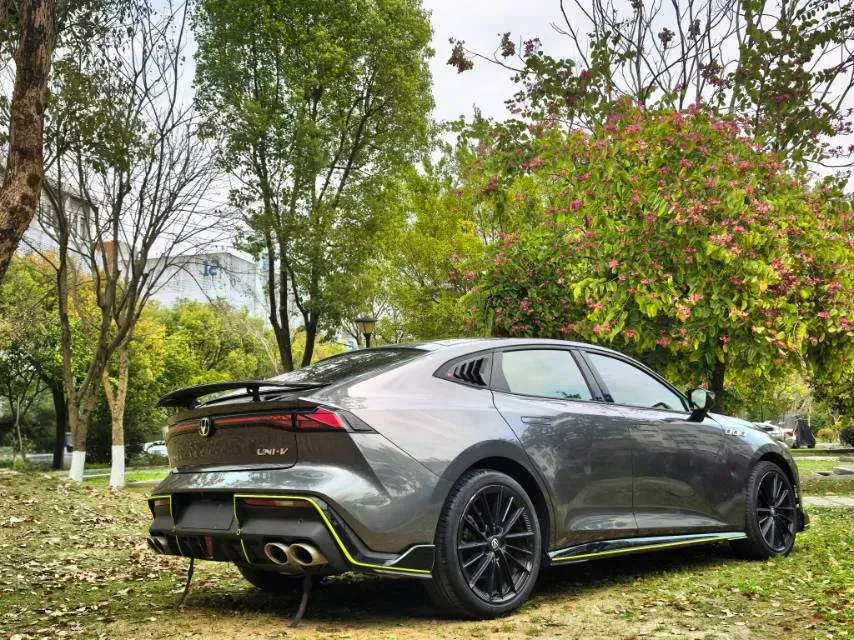 2022 ChangAn UNI-V 1.5T 188HP L4 7DCT,autocango,china used car exporter,china ev exporter,chinese used car exporter,chinese used ev exporter