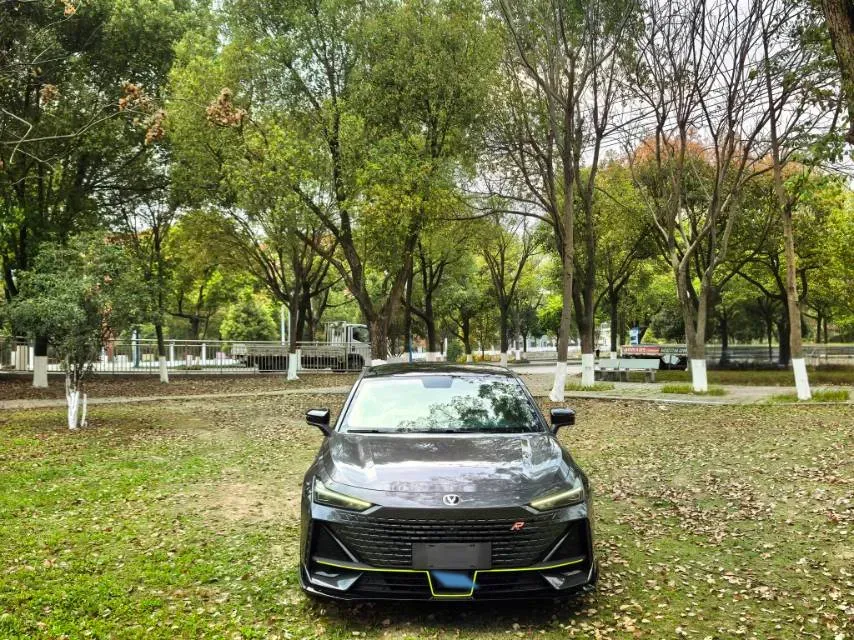 2022 ChangAn UNI-V 1.5T 188HP L4 7DCT,autocango,china used car exporter,china ev exporter,chinese used car exporter,chinese used ev exporter