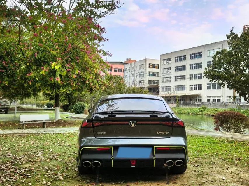 2022 ChangAn UNI-V 1.5T 188HP L4 7DCT,autocango,china used car exporter,china ev exporter,chinese used car exporter,chinese used ev exporter