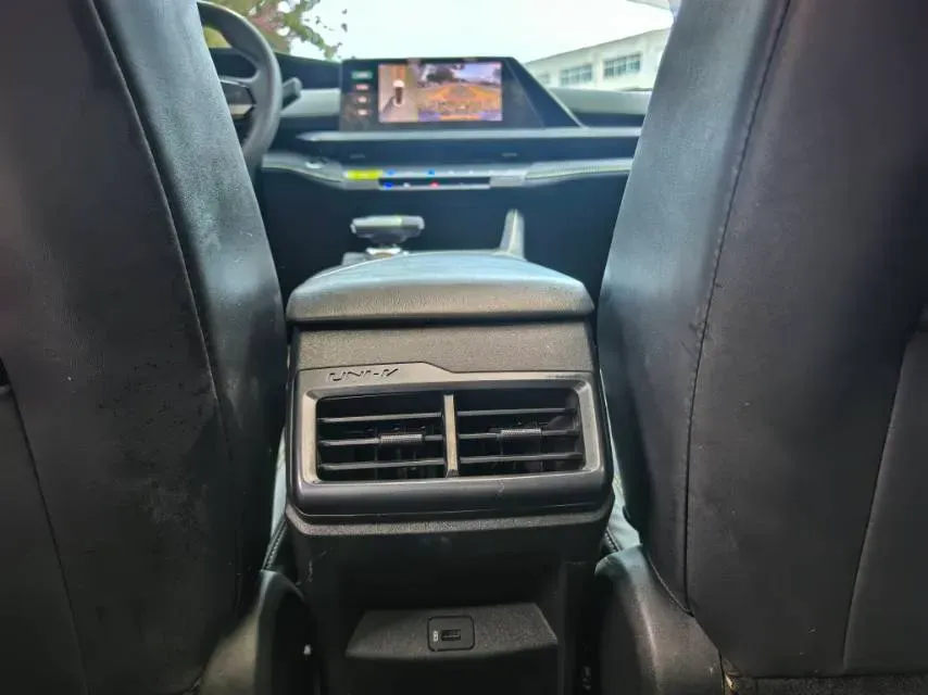 2022 ChangAn UNI-V 1.5T 188HP L4 7DCT,autocango,china used car exporter,china ev exporter,chinese used car exporter,chinese used ev exporter