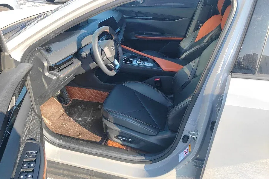 2023 ChangAn UNI-V iDD 1.5T 170HP L4 6TCT PHEV 18.4KWH,autocango,china used car exporter,china ev exporter,chinese used car exporter,chinese used ev exporter