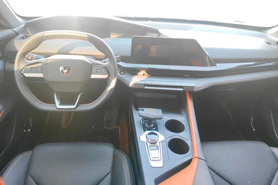 2023 ChangAn UNI-V iDD 1.5T 170HP L4 6TCT PHEV 18.4KWH,autocango,china used car exporter,china ev exporter,chinese used car exporter,chinese used ev exporter