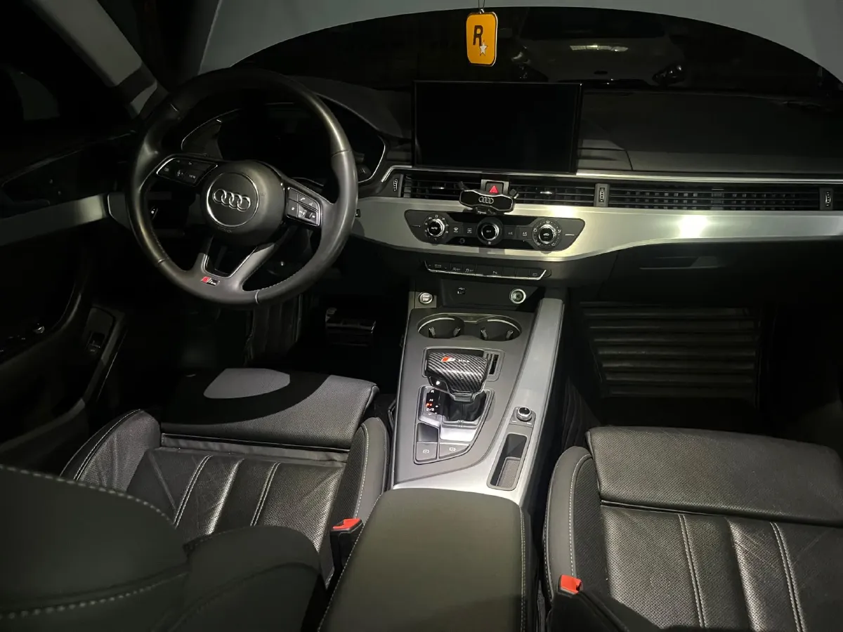 2020 Audi A4L 2.0T 190HP L4 7DCT,autocango,china used car exporter,china ev exporter,chinese used car exporter,chinese used ev exporter