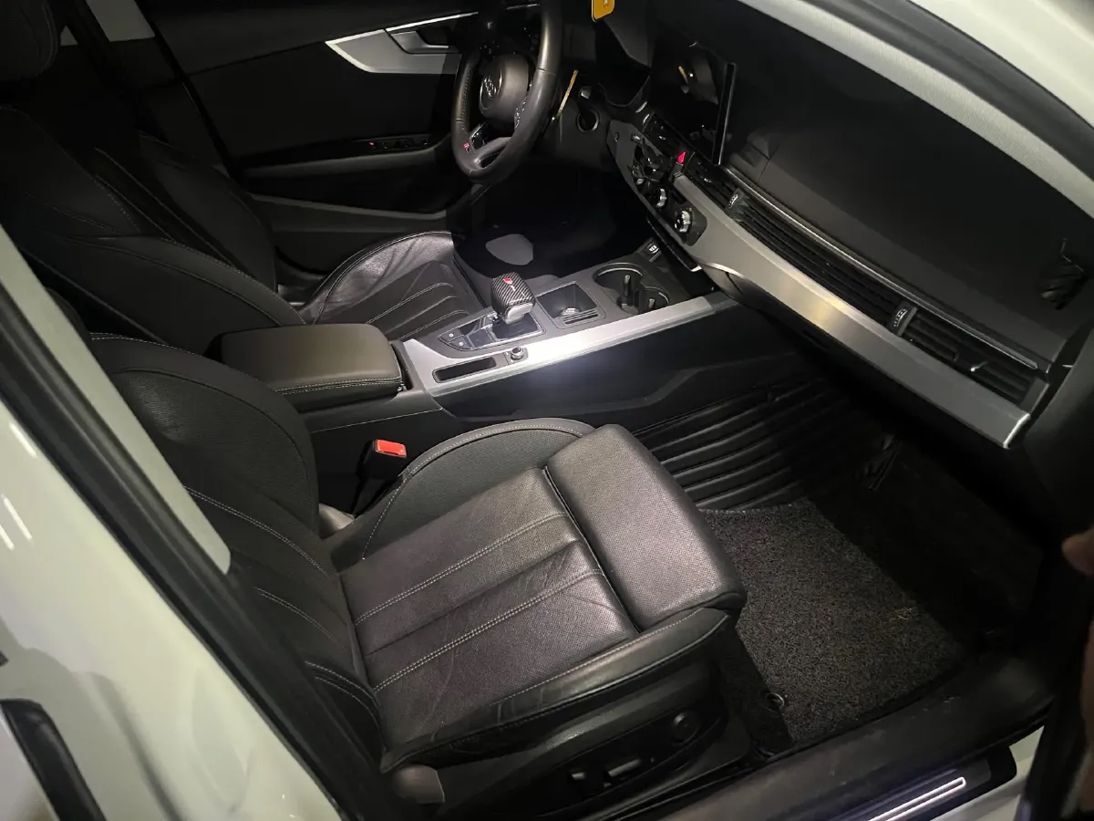 2020 Audi A4L 2.0T 190HP L4 7DCT,autocango,china used car exporter,china ev exporter,chinese used car exporter,chinese used ev exporter