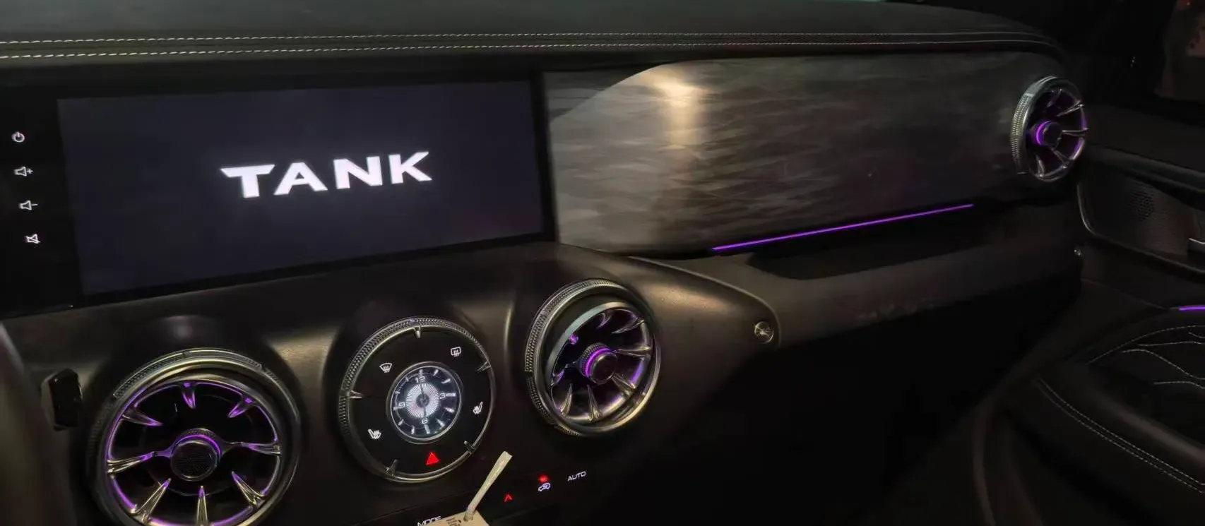 2023 Tank 300 2.0T 227HP L4 8AT,autocango,china used car exporter,china ev exporter,chinese used car exporter,chinese used ev exporter