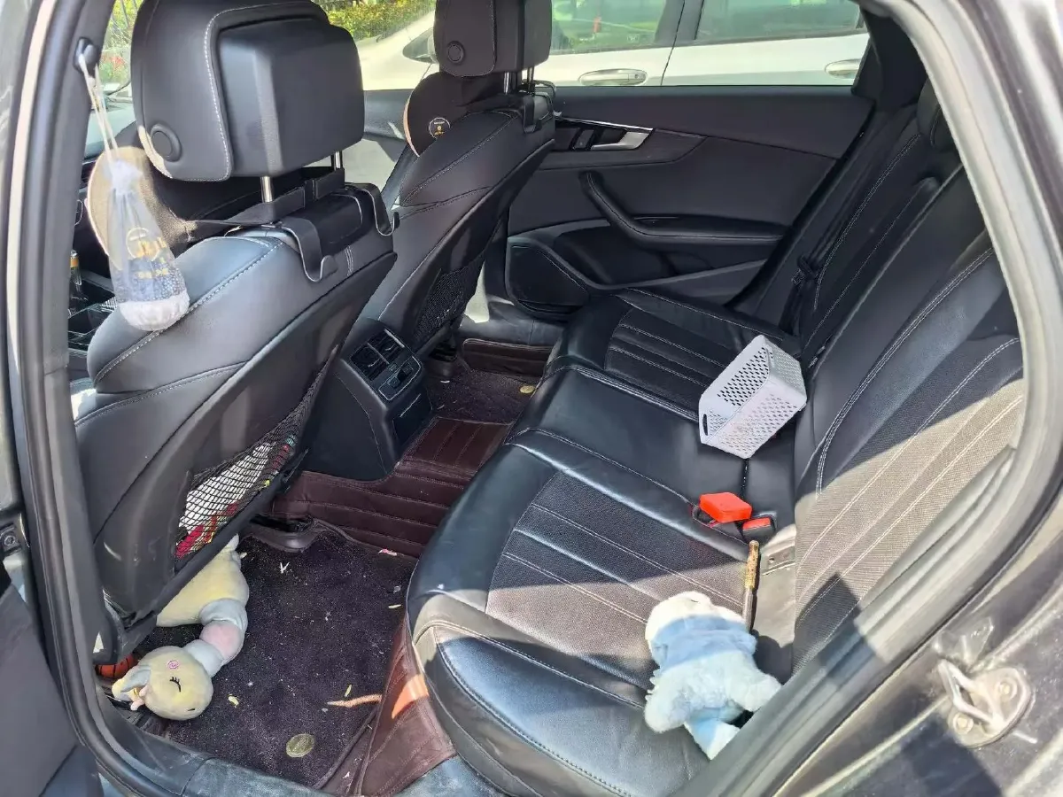 2023 Audi A4L 2.0T 190HP L4 7DCT,autocango,china used car exporter,china ev exporter,chinese used car exporter,chinese used ev exporter